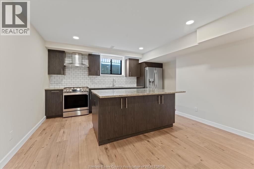 16 YORK BOULEVARD Image 37