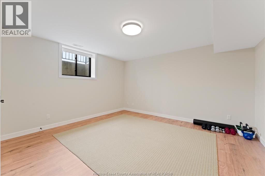 16 YORK BOULEVARD Image 41