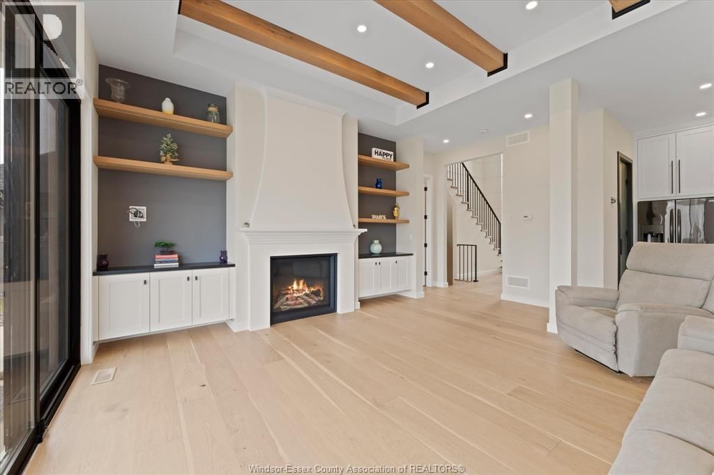 16 YORK BOULEVARD Image 8