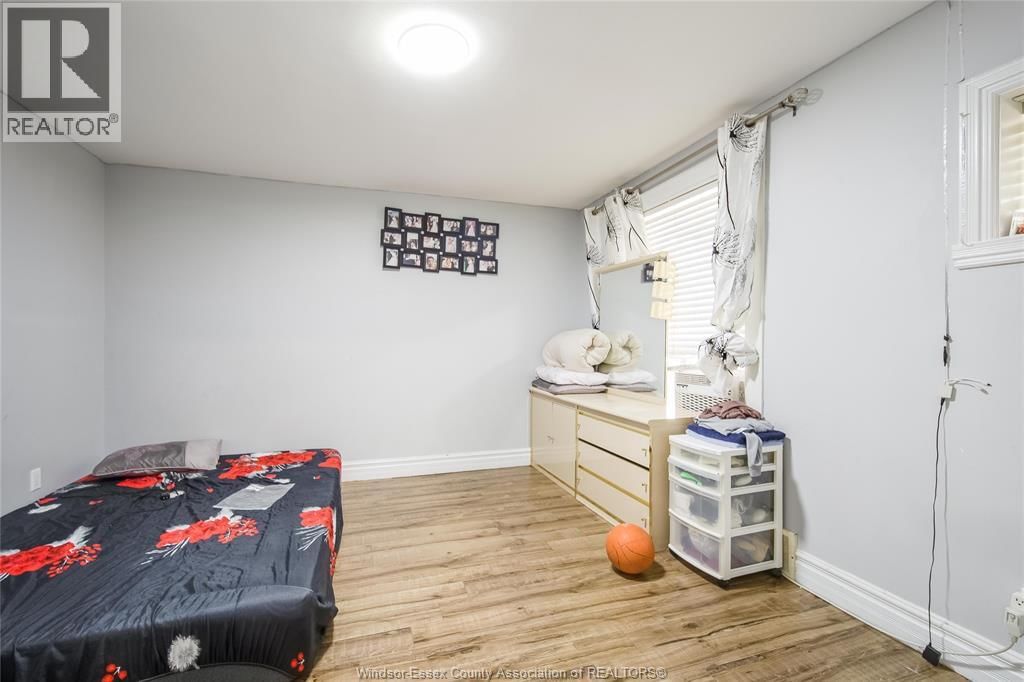 1056-60 NIAGARA Image 33