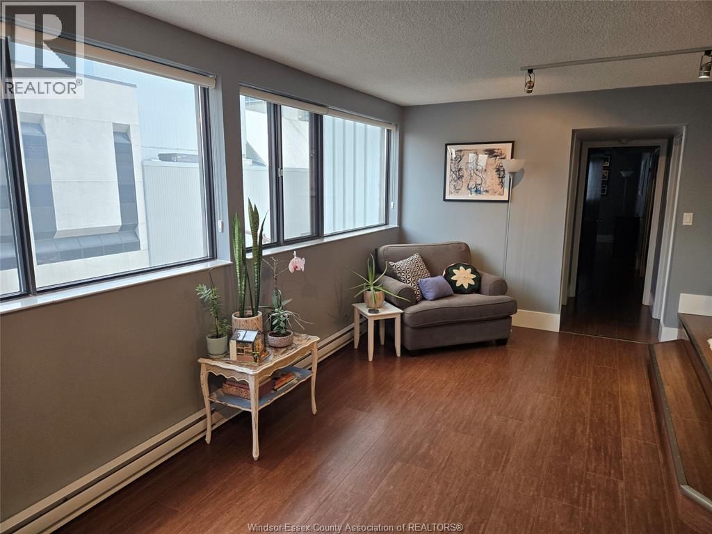 305 - 380 PELISSIER Image 18