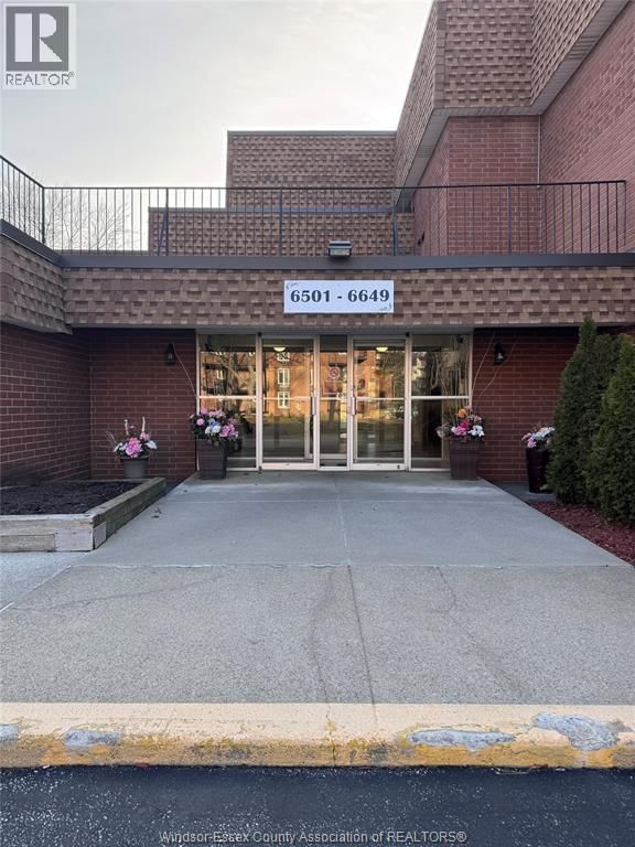 6513 THORNBERRY CRESCENT Image 1