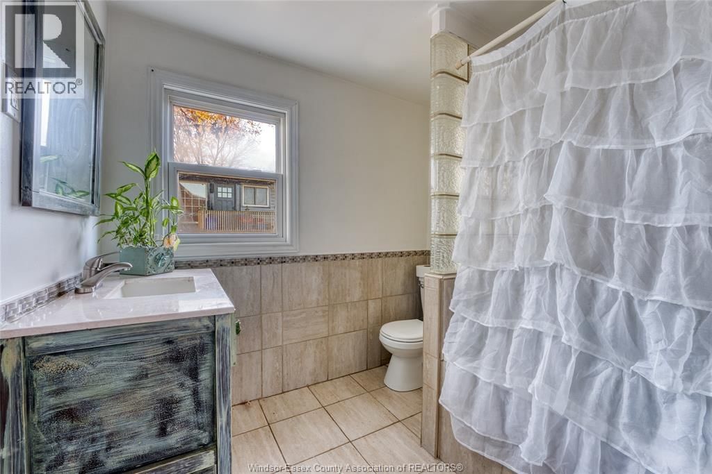 625 SYDENHAM STREET Image 15