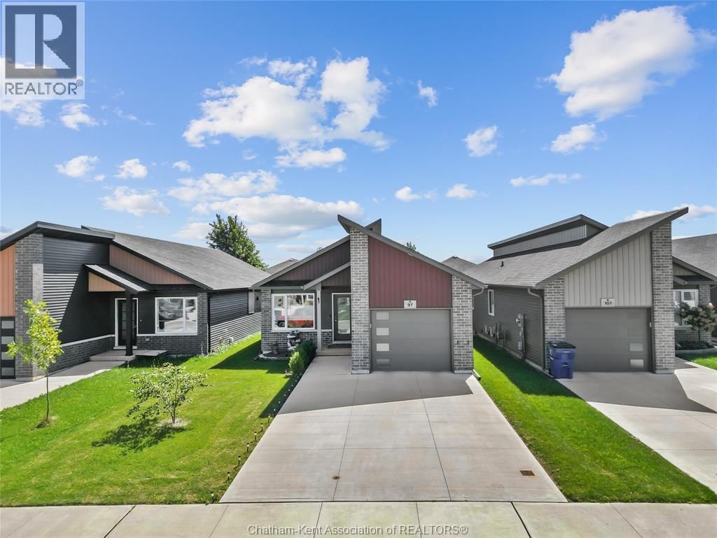 97 MOONSTONE CRESCENT Image 1