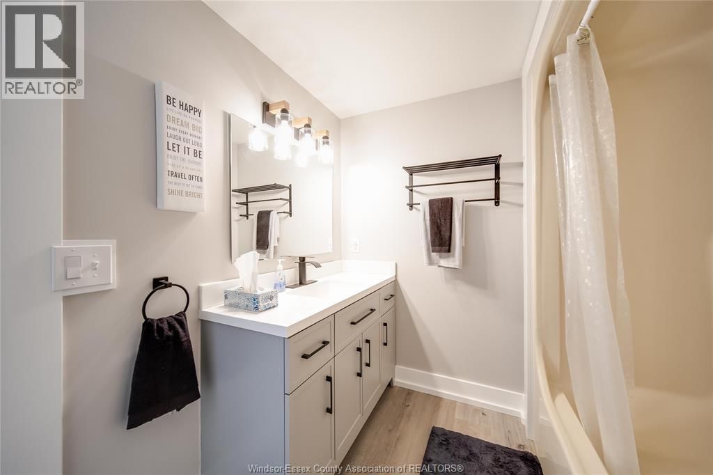 216 - 44 ROBSON ROAD Image 25