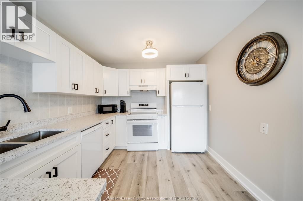 216 - 44 ROBSON ROAD Image 9