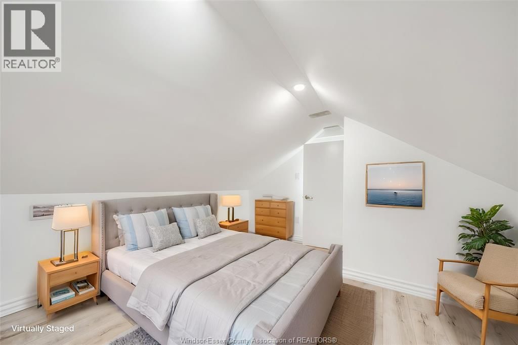 699 ALEXANDRINE STREET Image 29