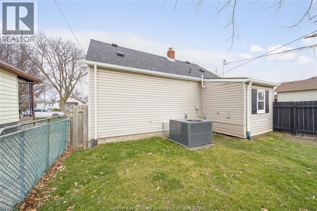 699 ALEXANDRINE STREET Image 40