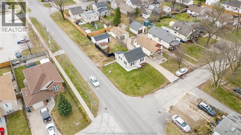 699 ALEXANDRINE STREET Image 44