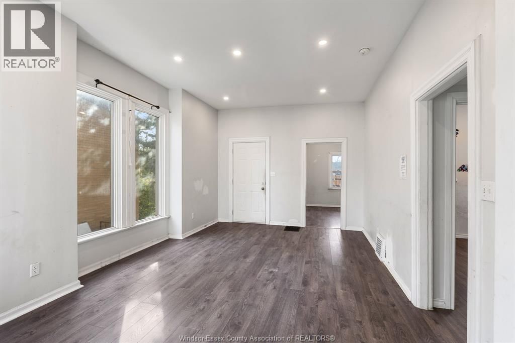 458-460 WAHKETA STREET Image 14