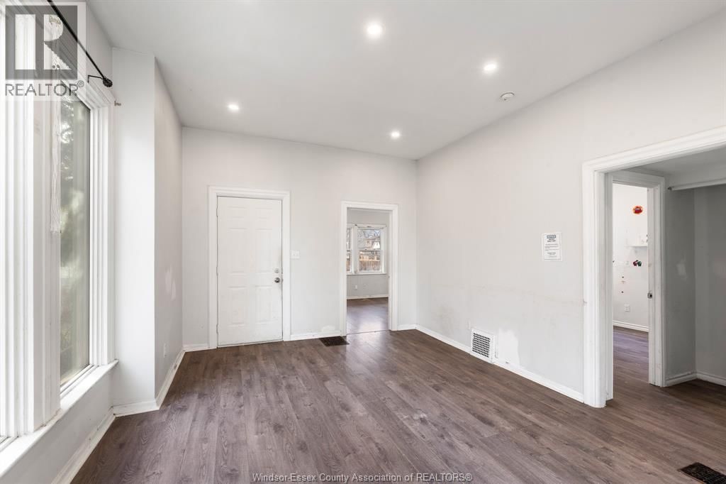 458-460 WAHKETA STREET Image 15