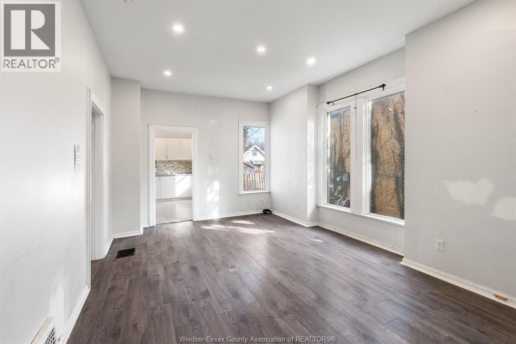 458-460 WAHKETA STREET Image 16