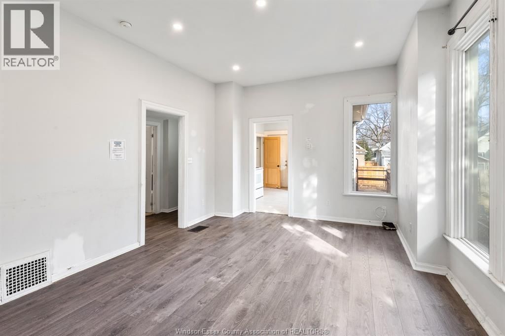 458-460 WAHKETA STREET Image 17