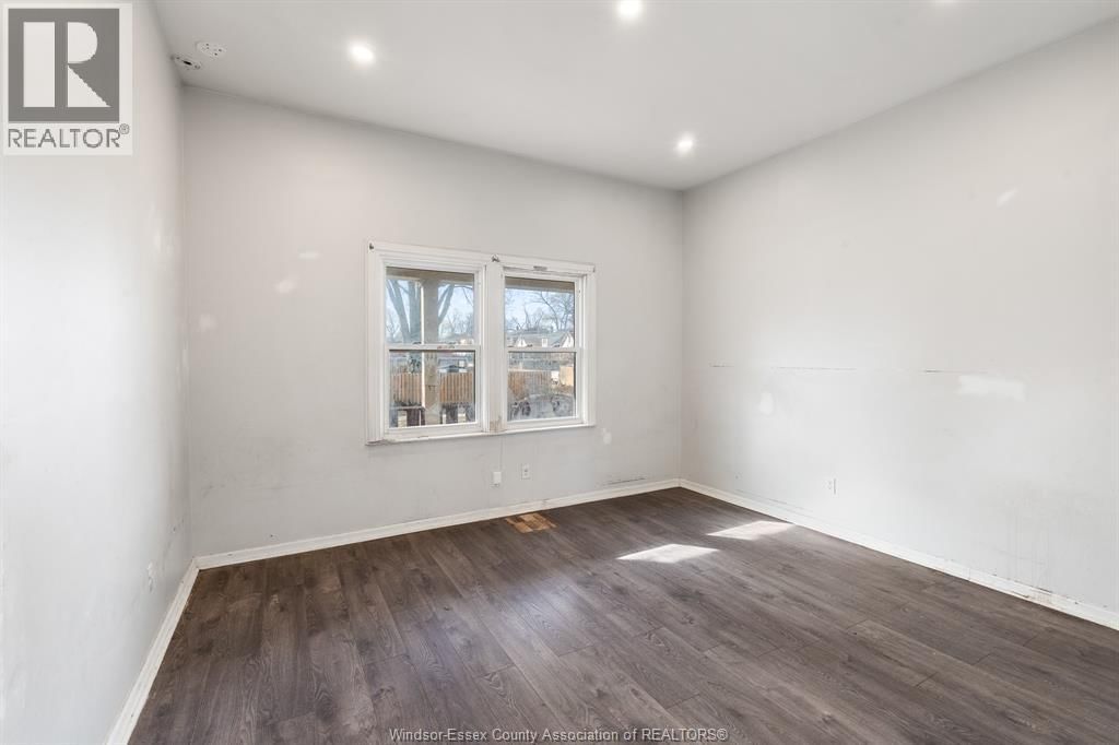 458-460 WAHKETA STREET Image 21