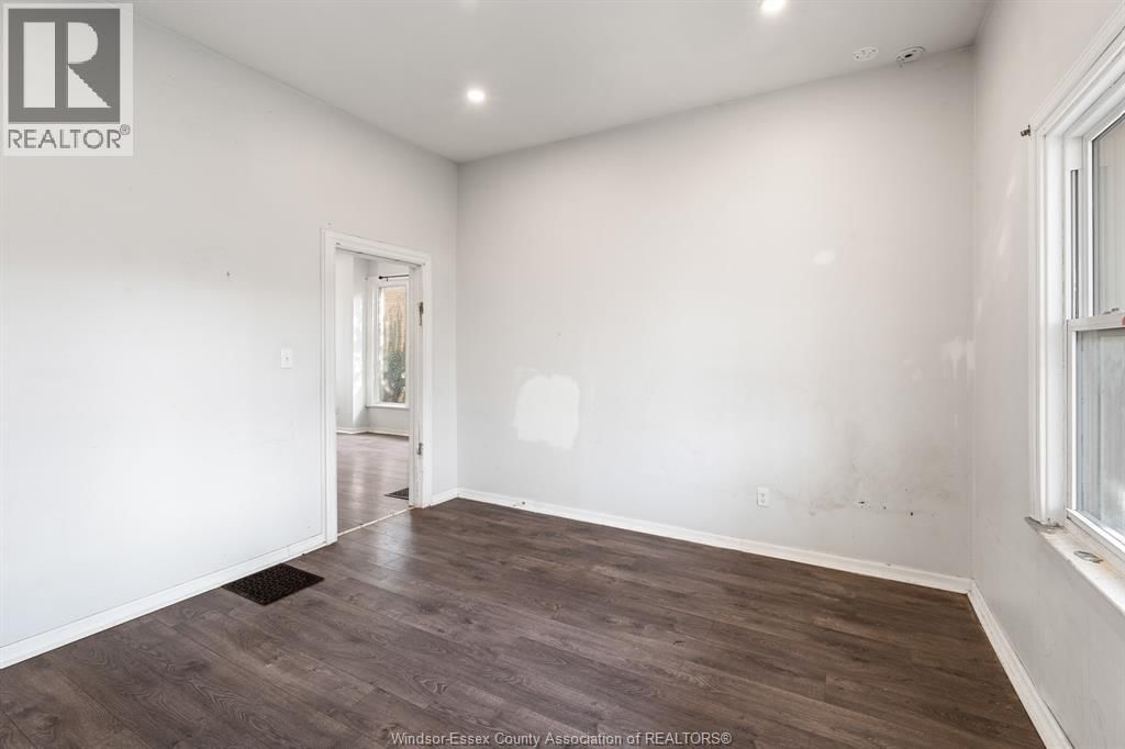 458-460 WAHKETA STREET Image 22