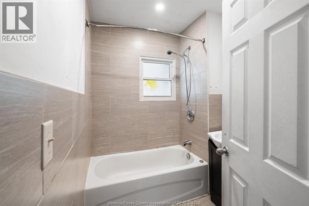 458-460 WAHKETA STREET Image 26