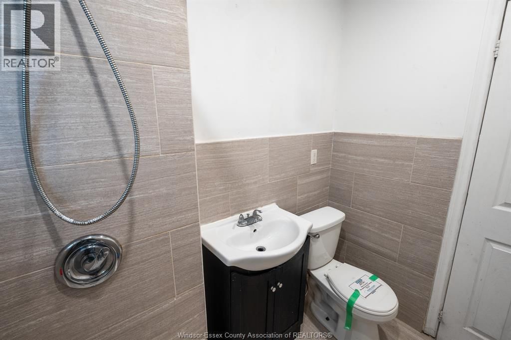 458-460 WAHKETA STREET Image 27