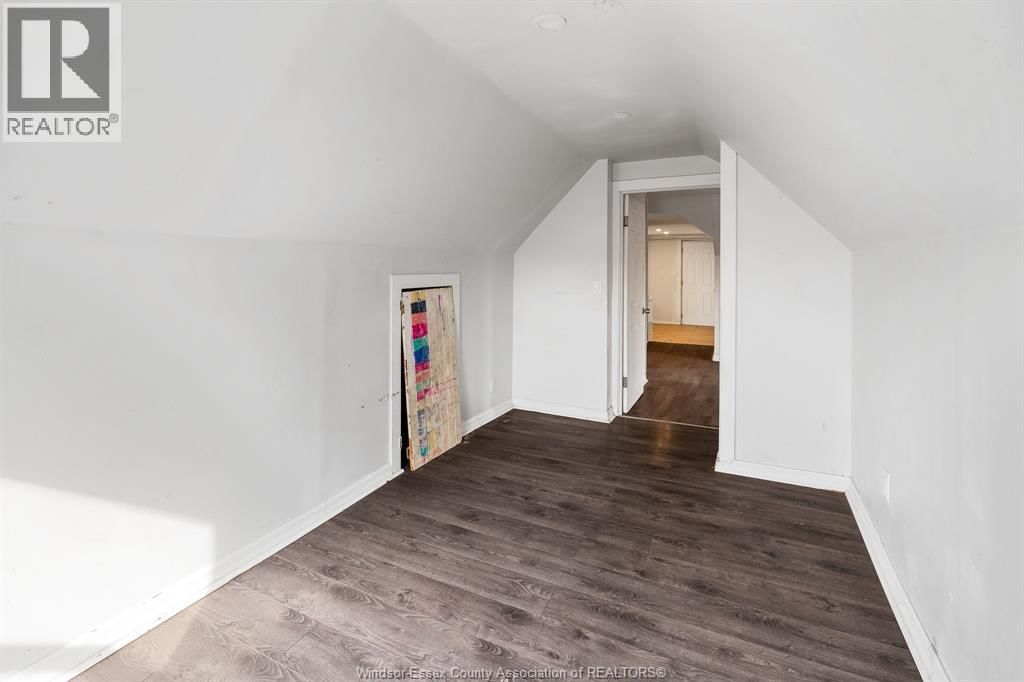 458-460 WAHKETA STREET Image 37