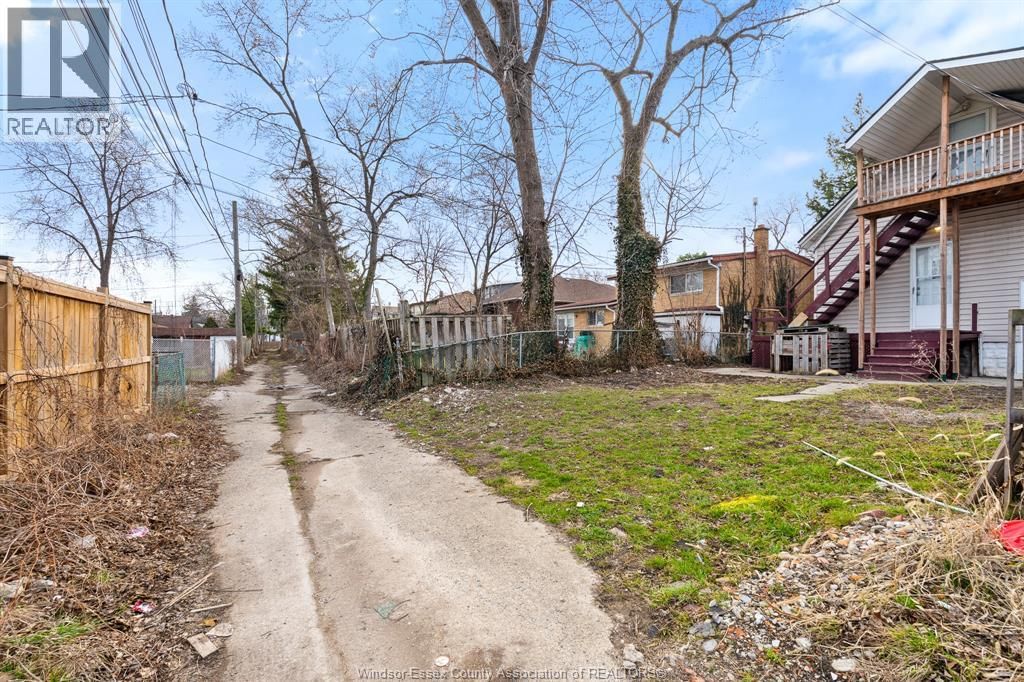 458-460 WAHKETA STREET Image 8