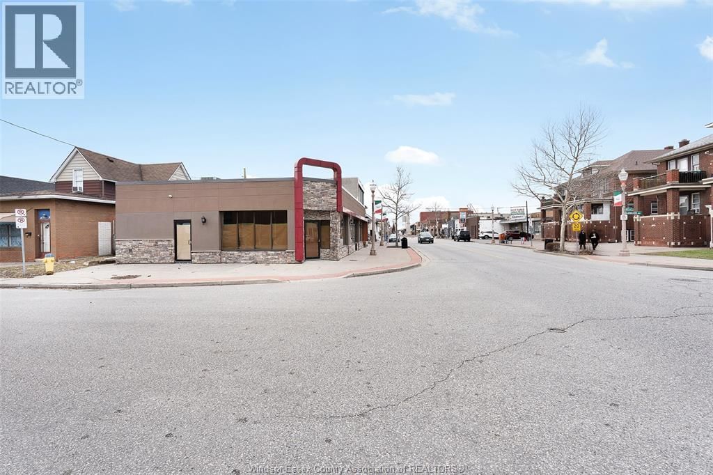 1 - 999 ERIE STREET EAST Image 2