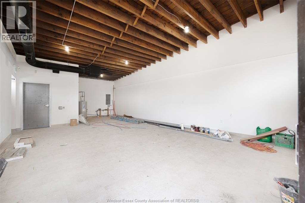 1 - 999 ERIE STREET EAST Image 4