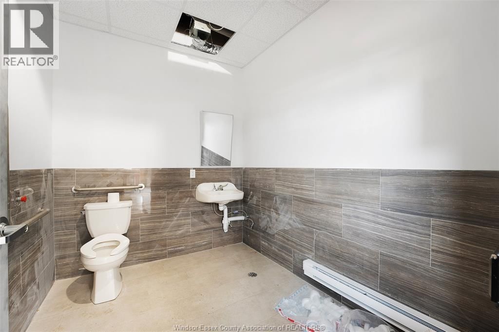 1 - 999 ERIE STREET EAST Image 9