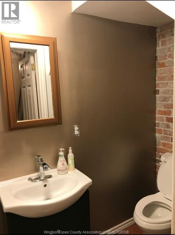 1084 MONMOUTH Image 20