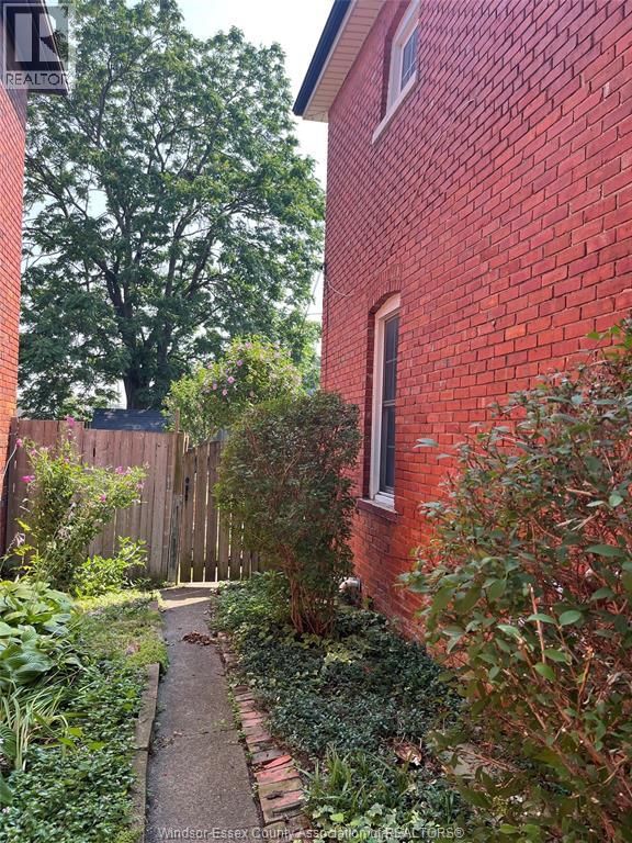 1084 MONMOUTH Image 6