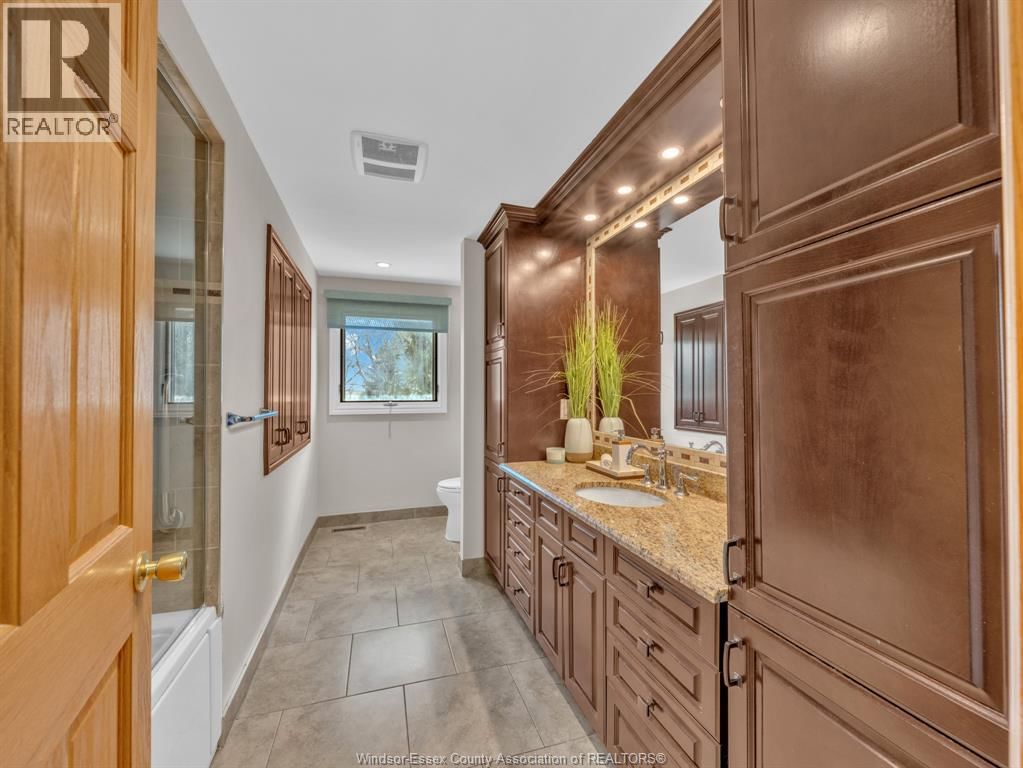 2725 BOUFFARD ROAD Image 17