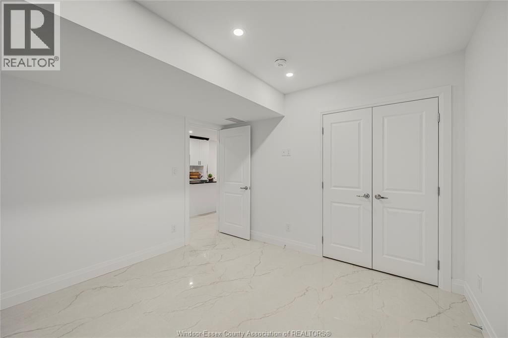 665 ALEXANDRINE STREET Image 26