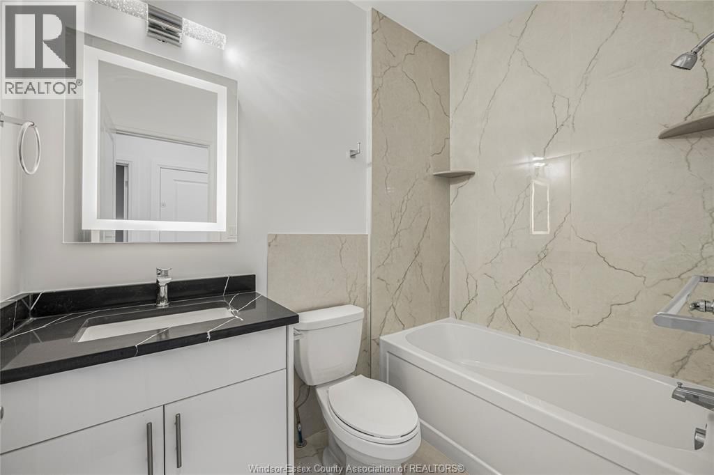 665 ALEXANDRINE STREET Image 42