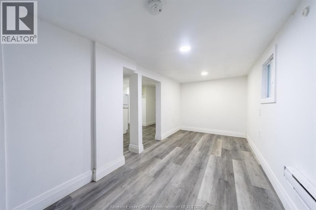 446 WYANDOTTE STREET WEST Image 19