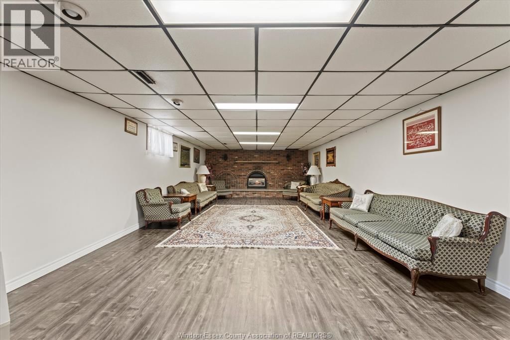 1464 ROXBOROUGH Image 22