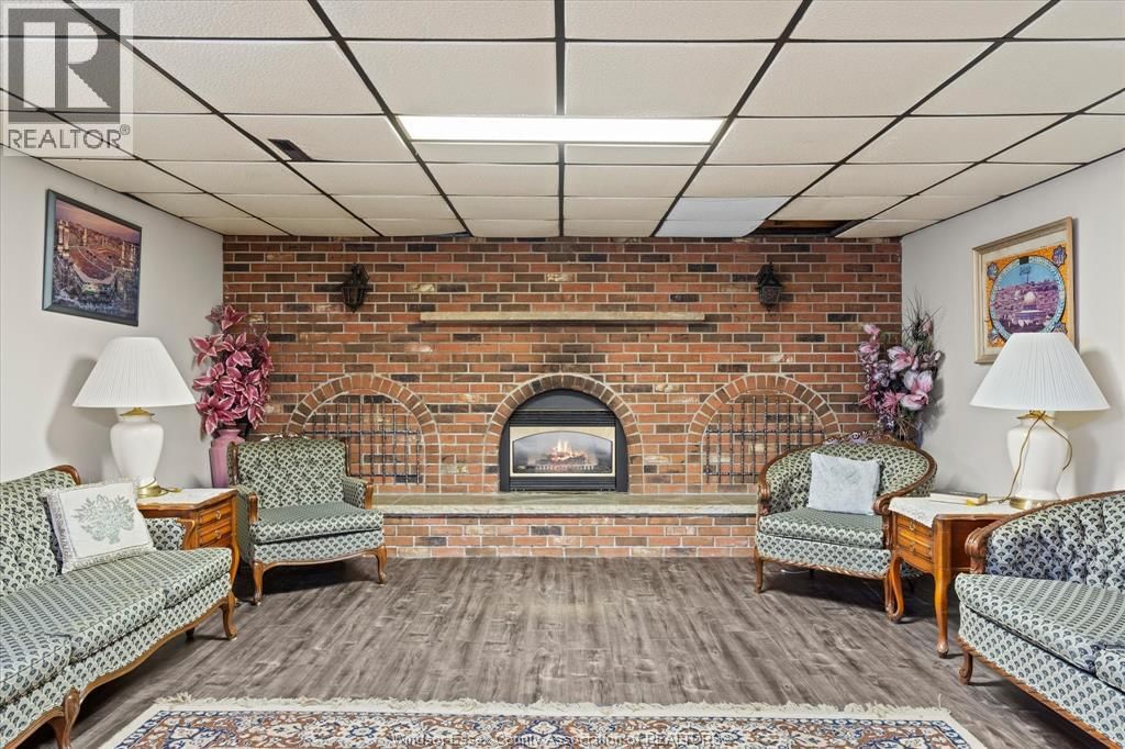 1464 ROXBOROUGH Image 24