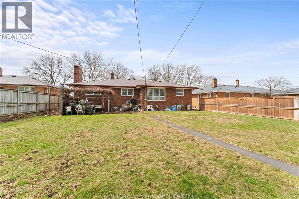 1464 ROXBOROUGH Image 34