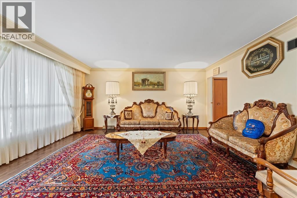 1464 ROXBOROUGH Image 4