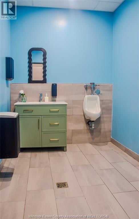 B - 769 ERIE STREET EAST Image 15