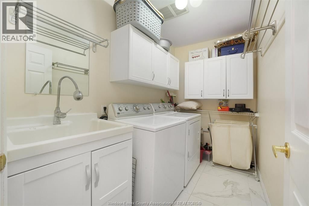 1075 STONEYBROOK Image 26