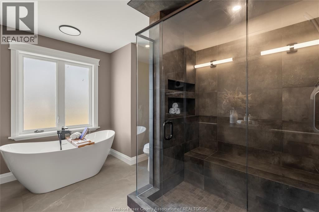 2572 MAYFAIR Image 25