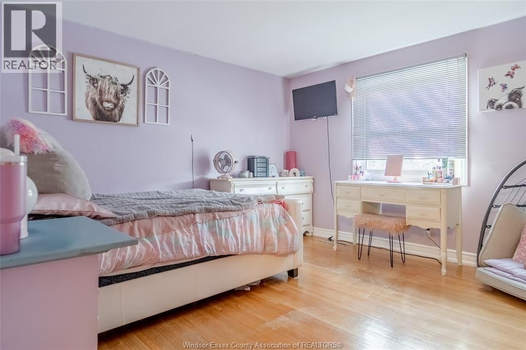 2477 MARK AVENUE Image 17