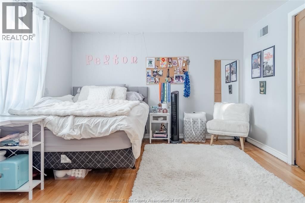 2477 MARK AVENUE Image 18