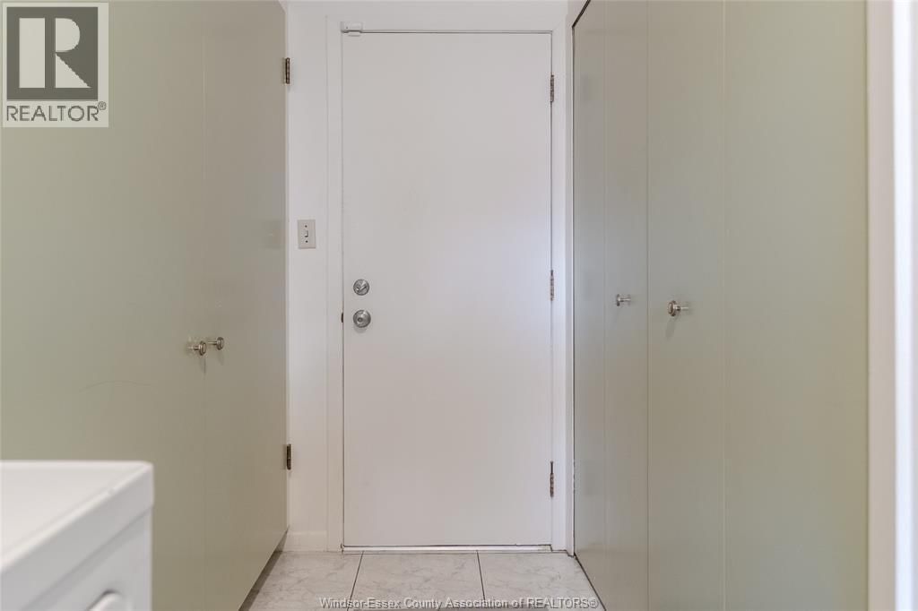 2477 MARK AVENUE Image 25