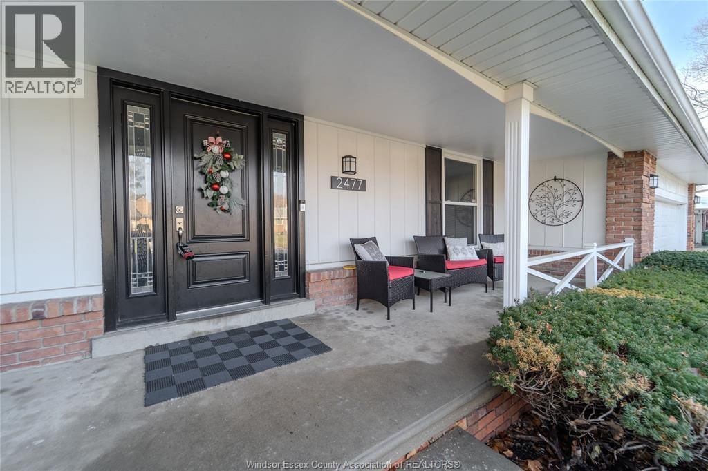 2477 MARK AVENUE Image 30