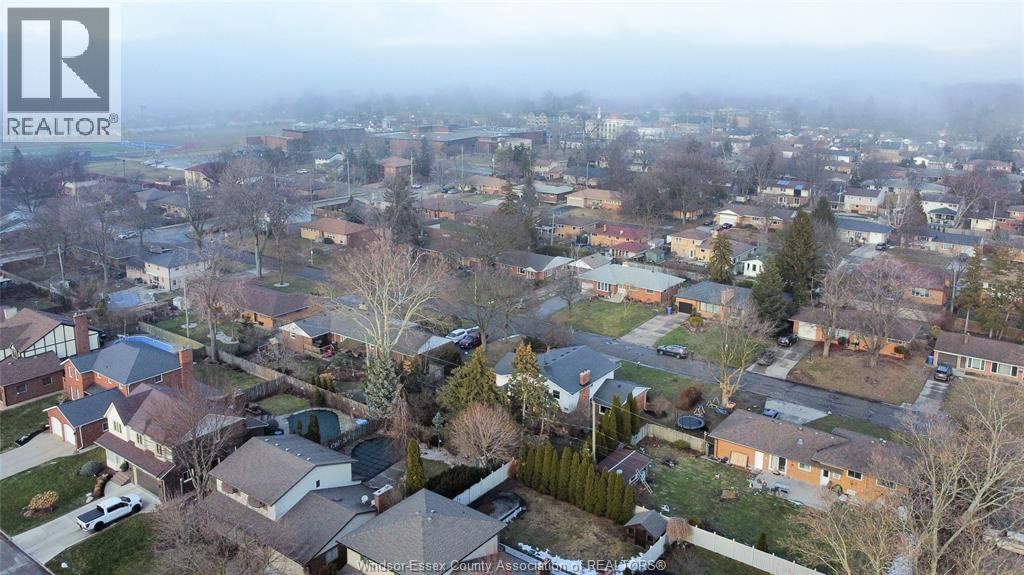 2477 MARK AVENUE Image 36