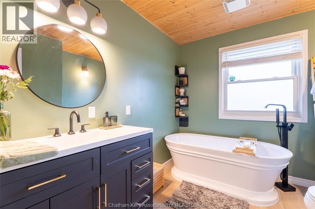 268 DAVIES STREET EAST Image 12