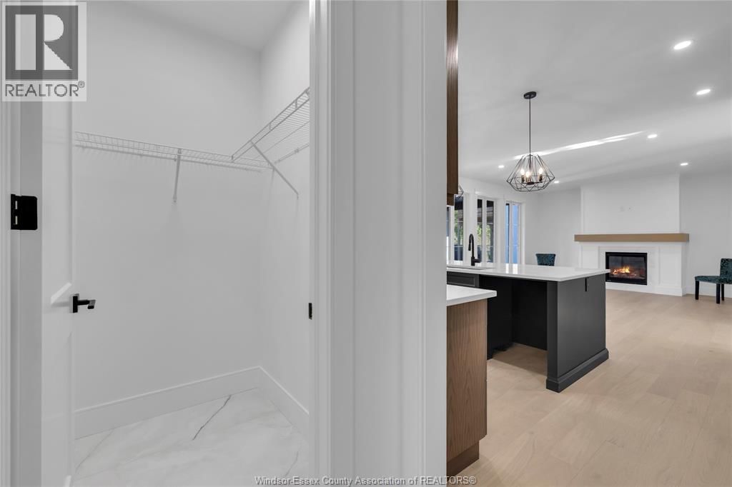 245 CHARLES Image 17