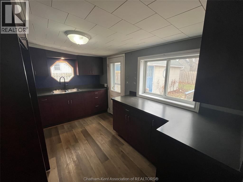 47 CHATHAM STREET NORTH Image 10