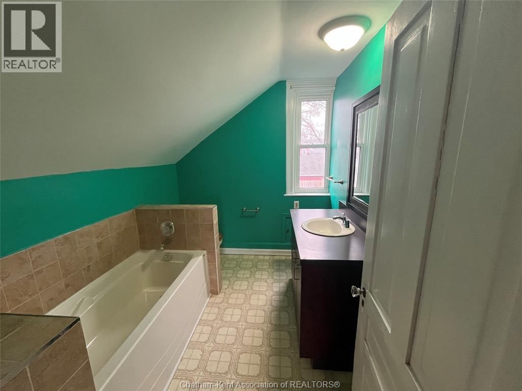 47 CHATHAM STREET NORTH Image 15