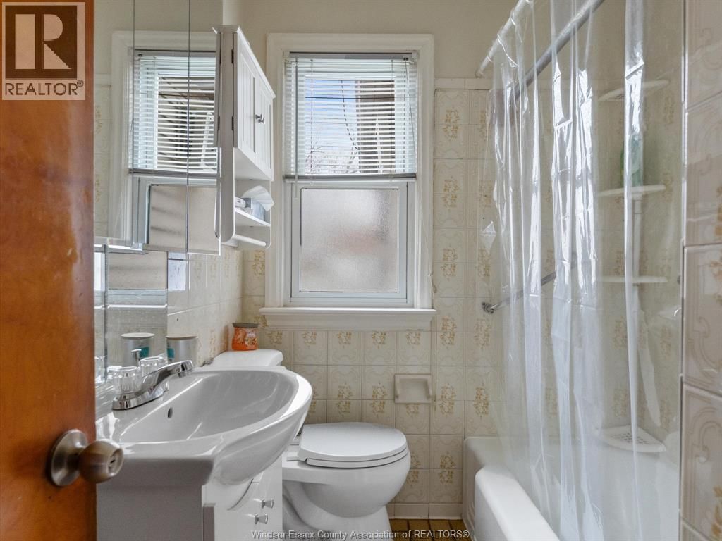 2440 ALEXIS ROAD Image 16