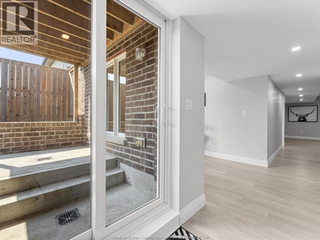 21 WOODLAND STREET Image 33